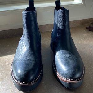 Carlson Water Resistant Chelsea Boot size 81/2 Lug Sole Ankle Boot